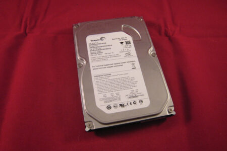 Seagate Barracuda ST3160815AS 160GB 7200 RPM 8MB Cache SATA 3.0Gb/s Hard Drive